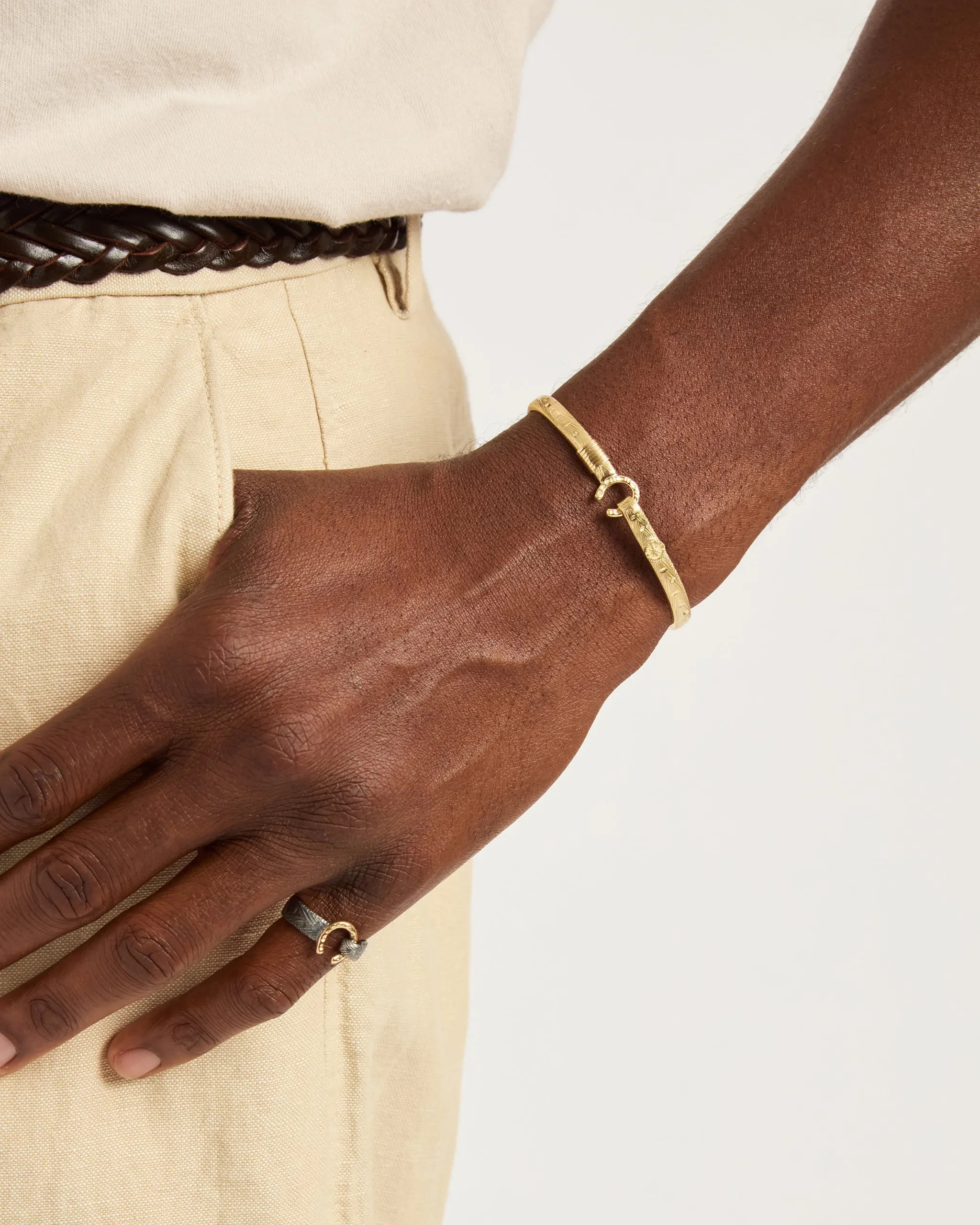 14K Gold Marine Texture Hook Bracelet with Compass, 5mm