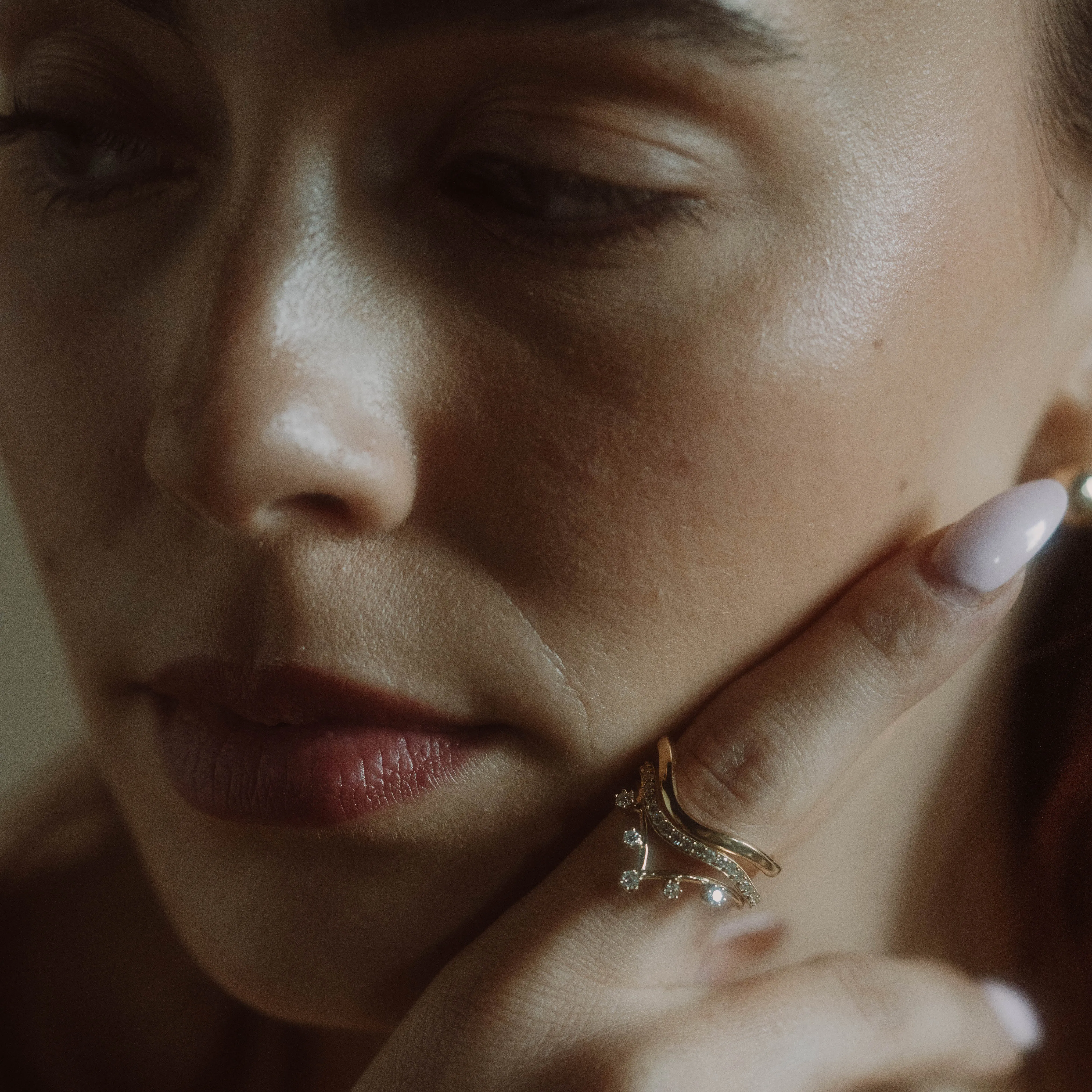 14k Low Tide Curved Band with Diamonds