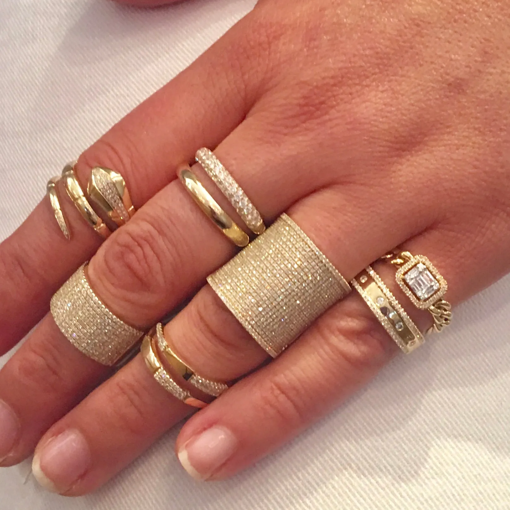 14KT GOLD SCATTERED DIAMOND TWO LINE RING