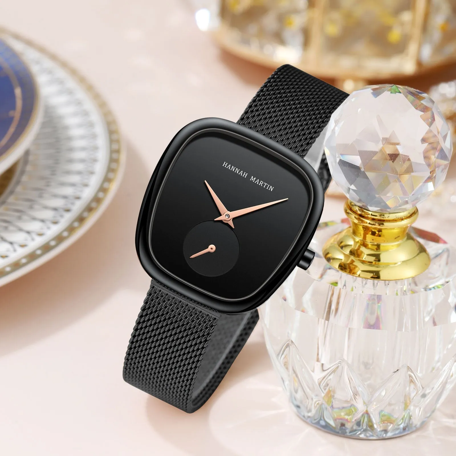 2023 New Arrival Tonneau Design Bracelet Watch