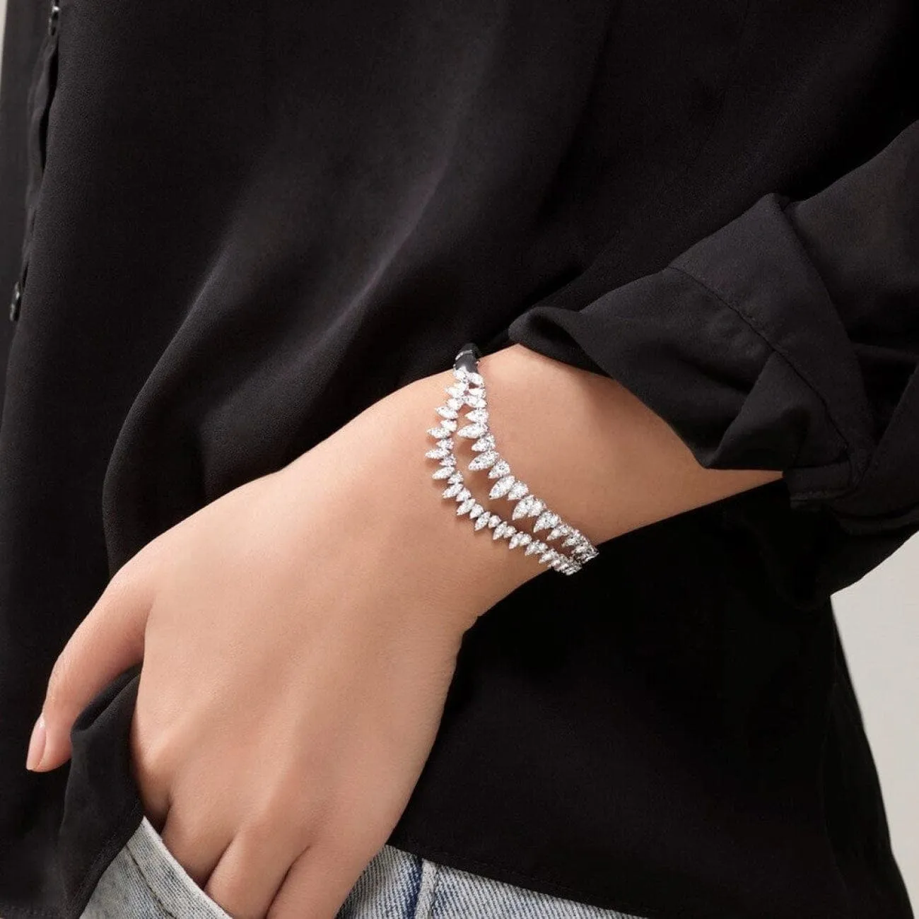 Aerial Twisted Dewdrop 18K White Gold Bangle