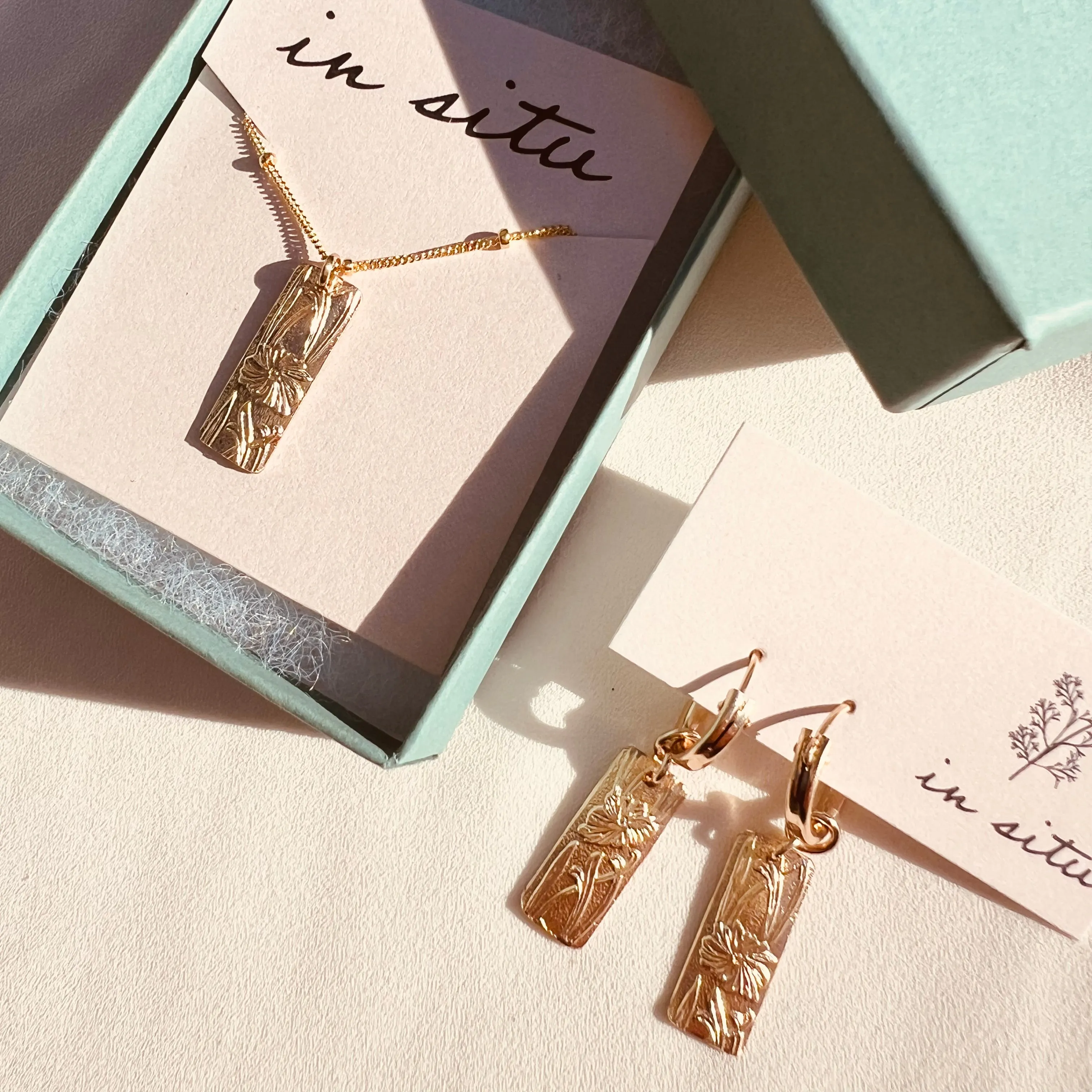 ANDAZ NECKLACE