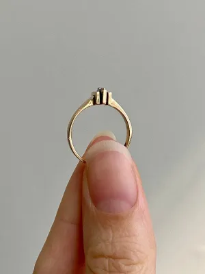 Art deco style vintage diamond ring in solid 14k gold - ring size 6