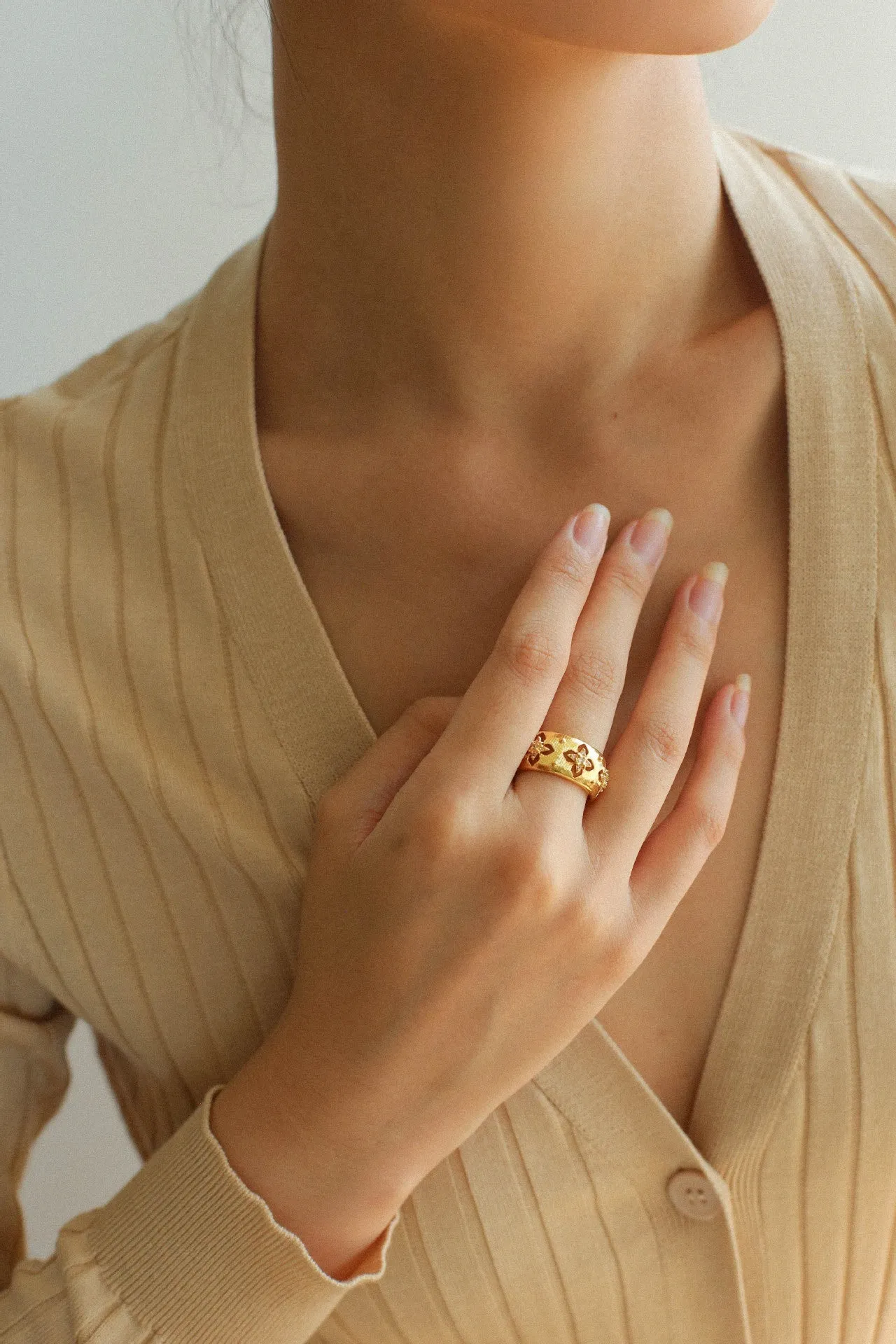 Court Style Vintage Diamond Flower Zircon Ring