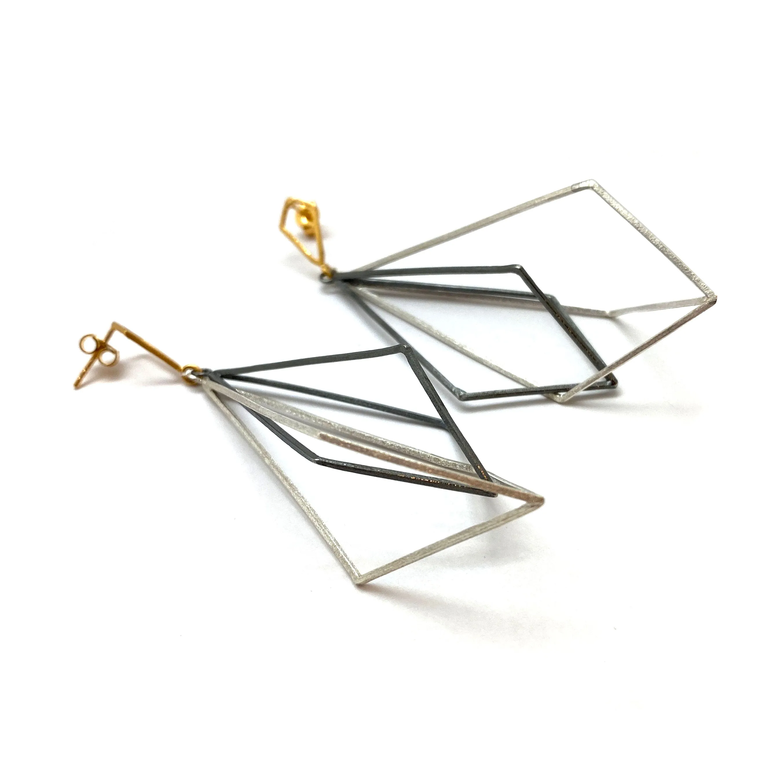 Dark Mixed Large Geometric Layered Drops