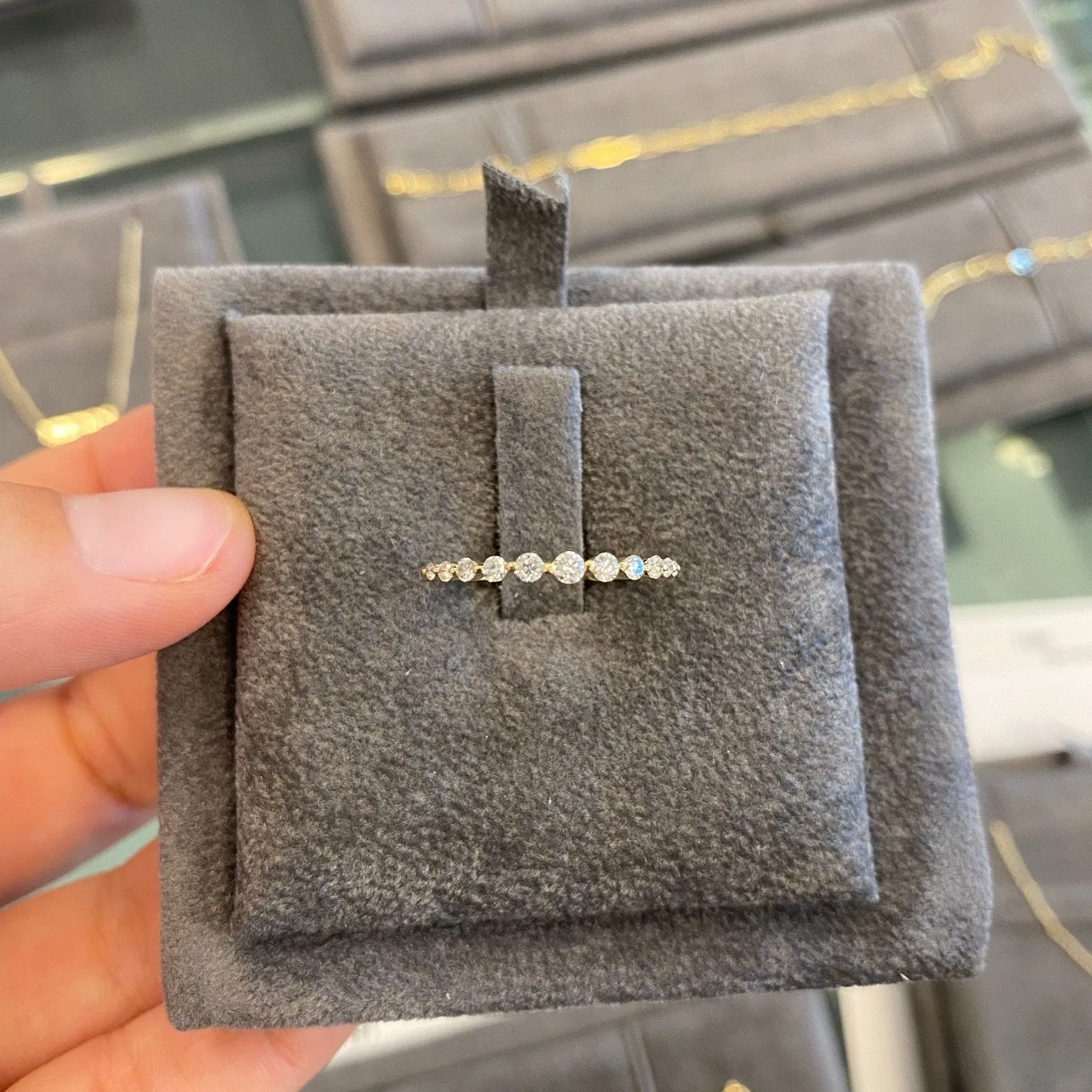 Floating Graduated Diamonds Band