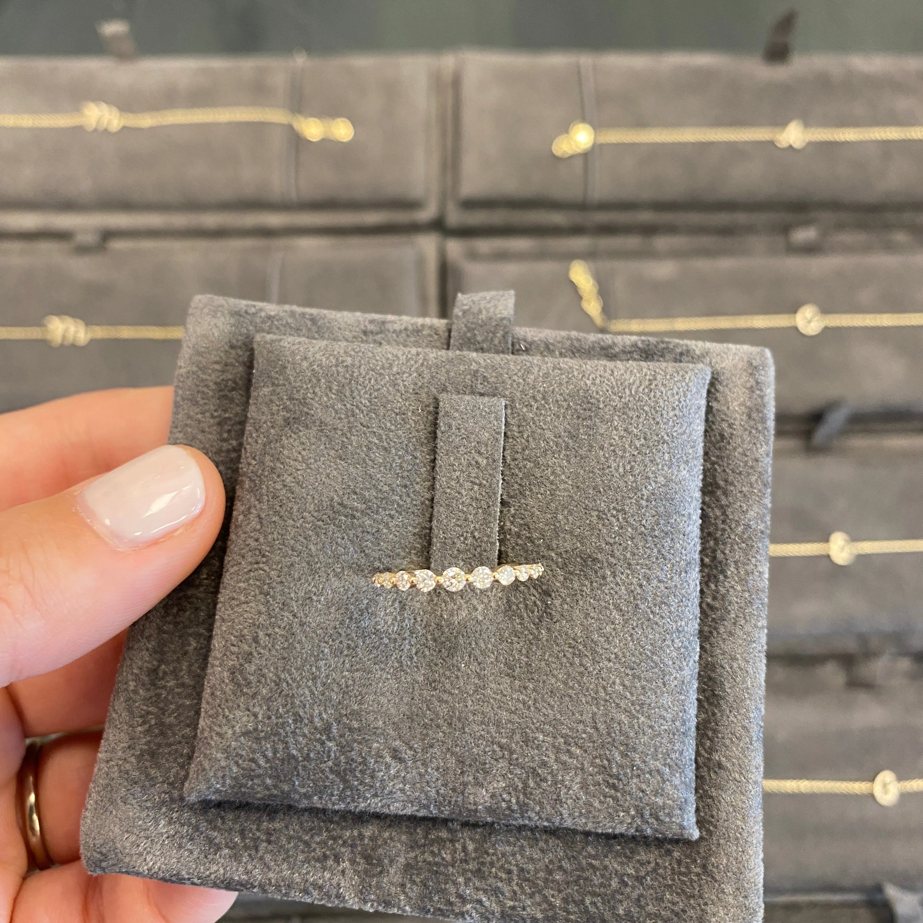 Floating Graduated Diamonds Band