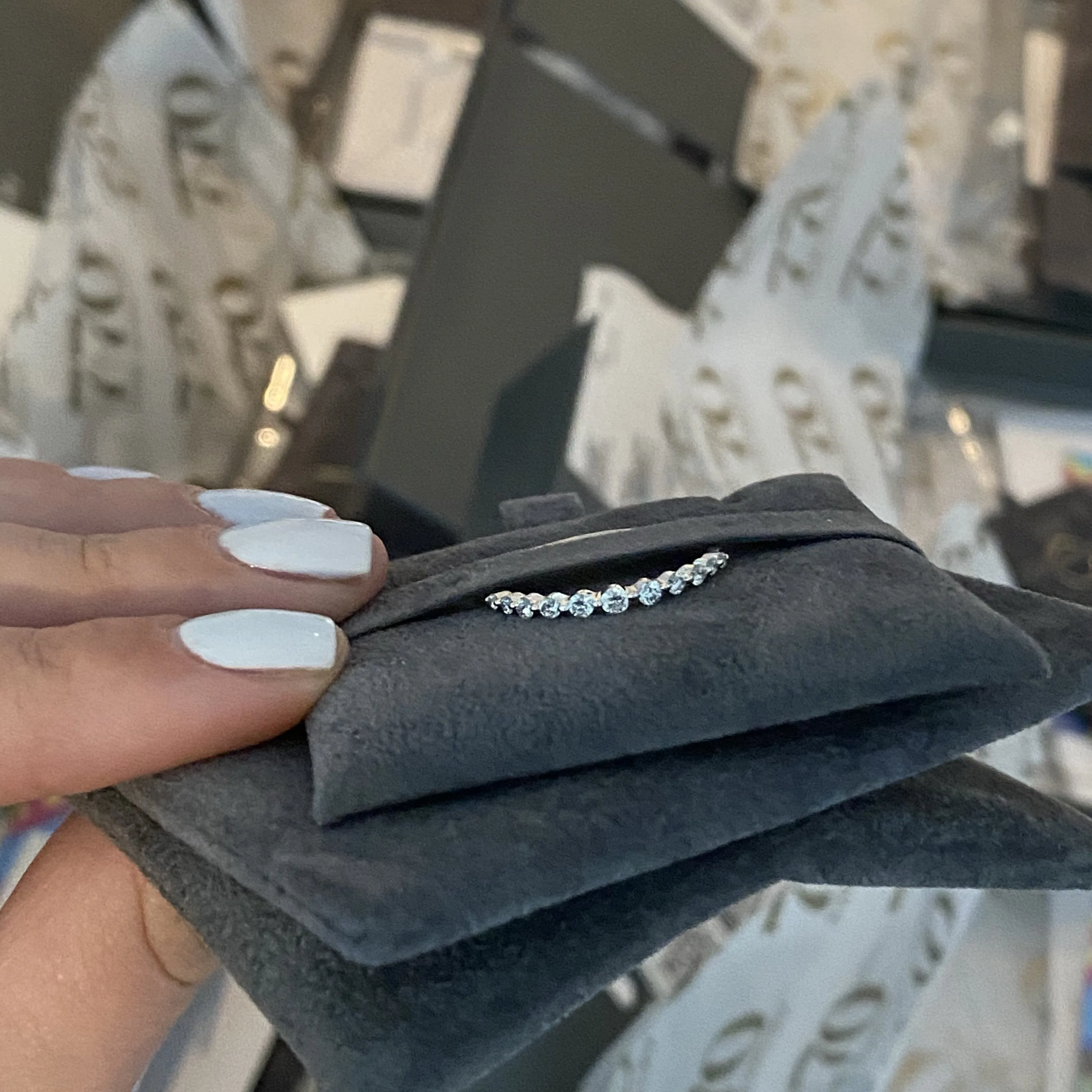 Floating Graduated Diamonds Band