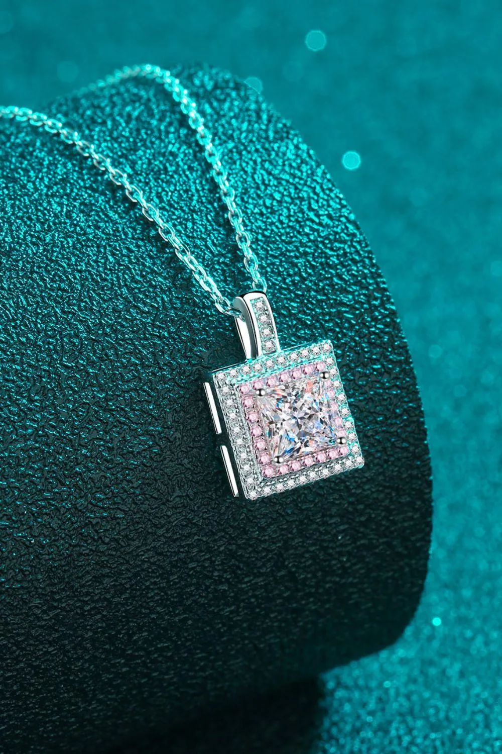 Hazel Blues® | 1 Carat Moissanite Square Pendant Chain Necklace