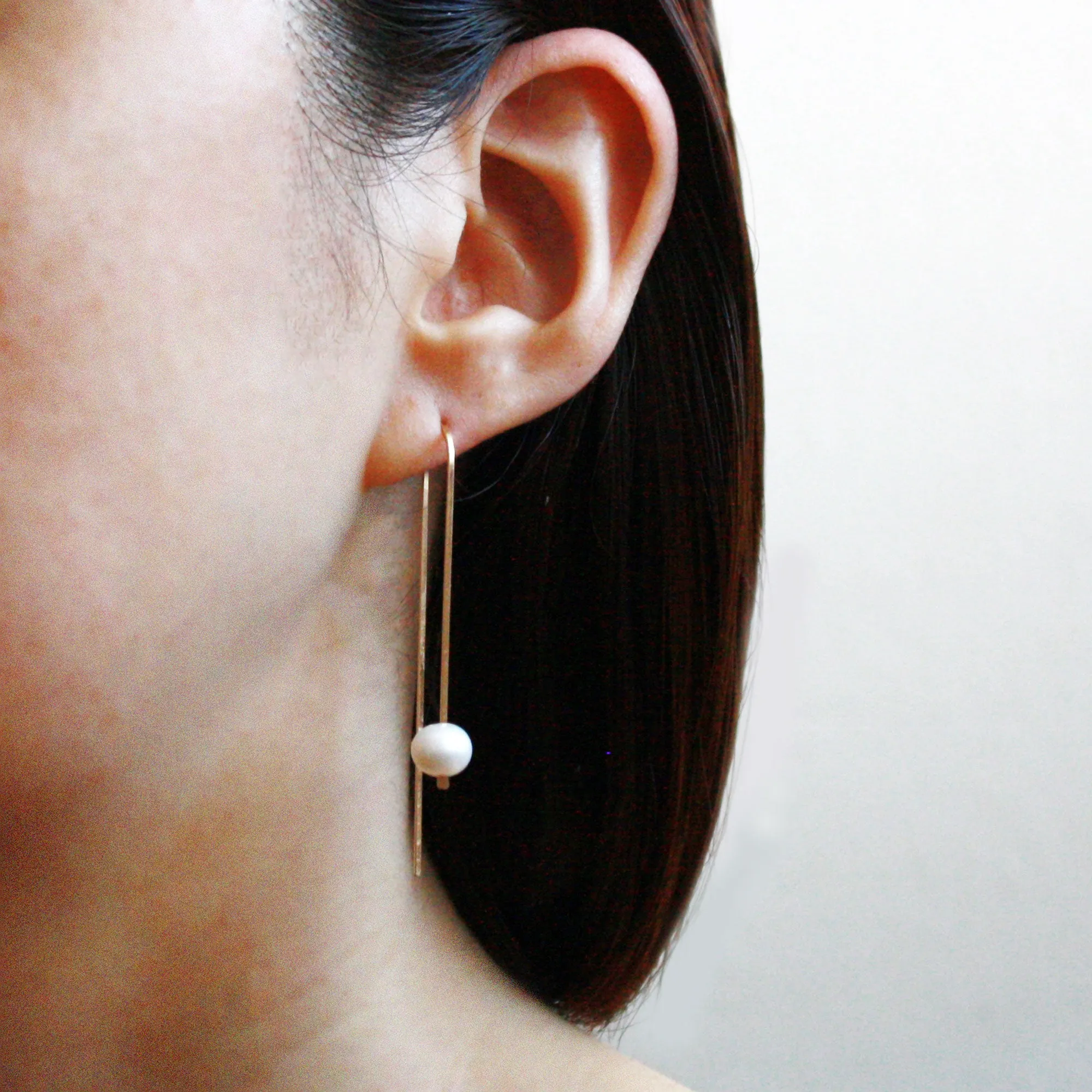 Long Arc Threader Earrings - Large Pearl