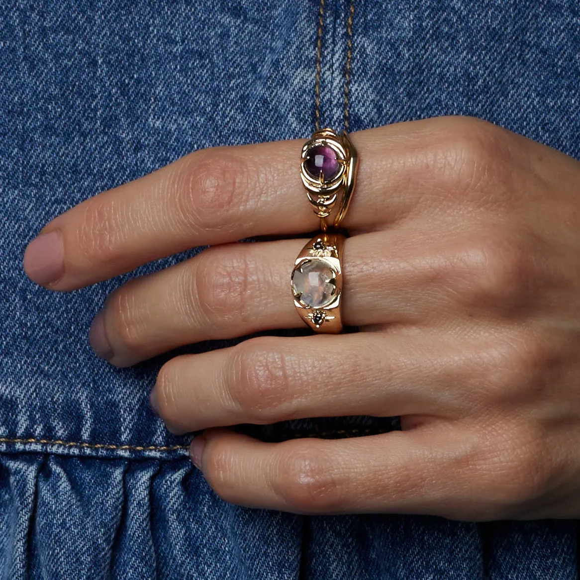 Luna Signet in Moonstone/Black Spinel