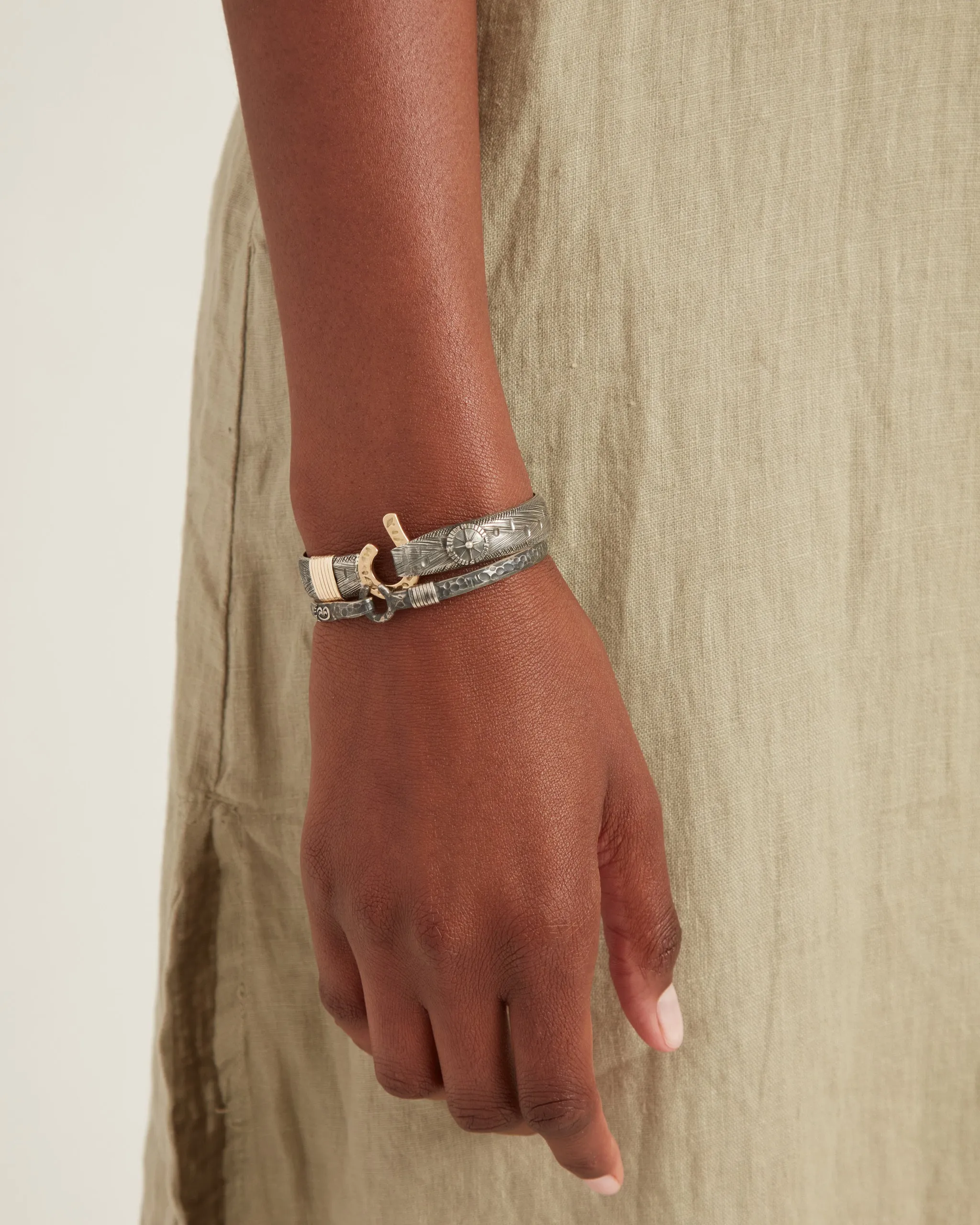 Marine Texture St. John Hook Bracelet with Compass, 10mm
