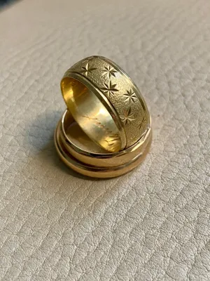 Midcentury Scandinavian vintage - Star etched 18k gold band ring