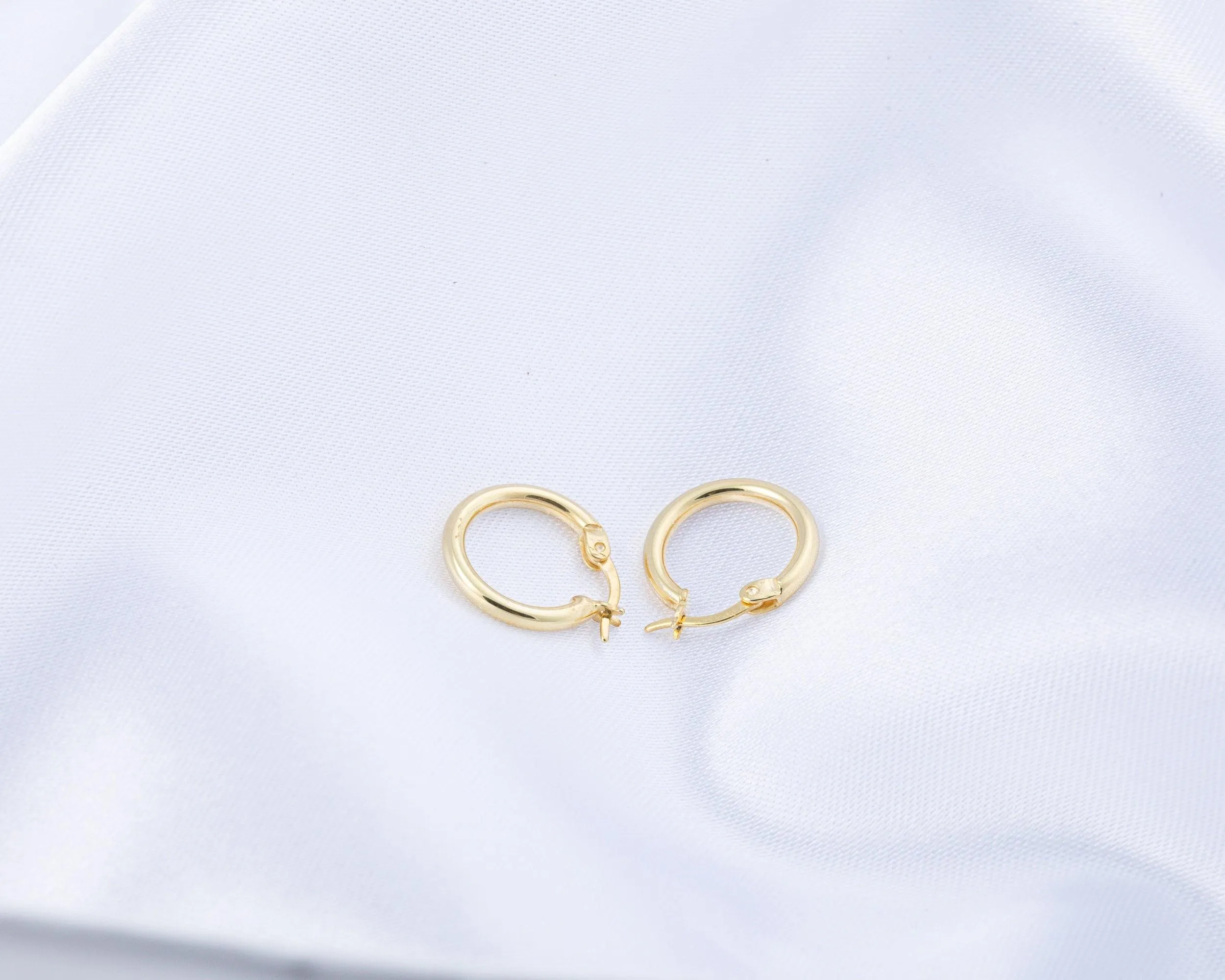 Minimalist Hoops Earrings - 18K Gold Vermeil