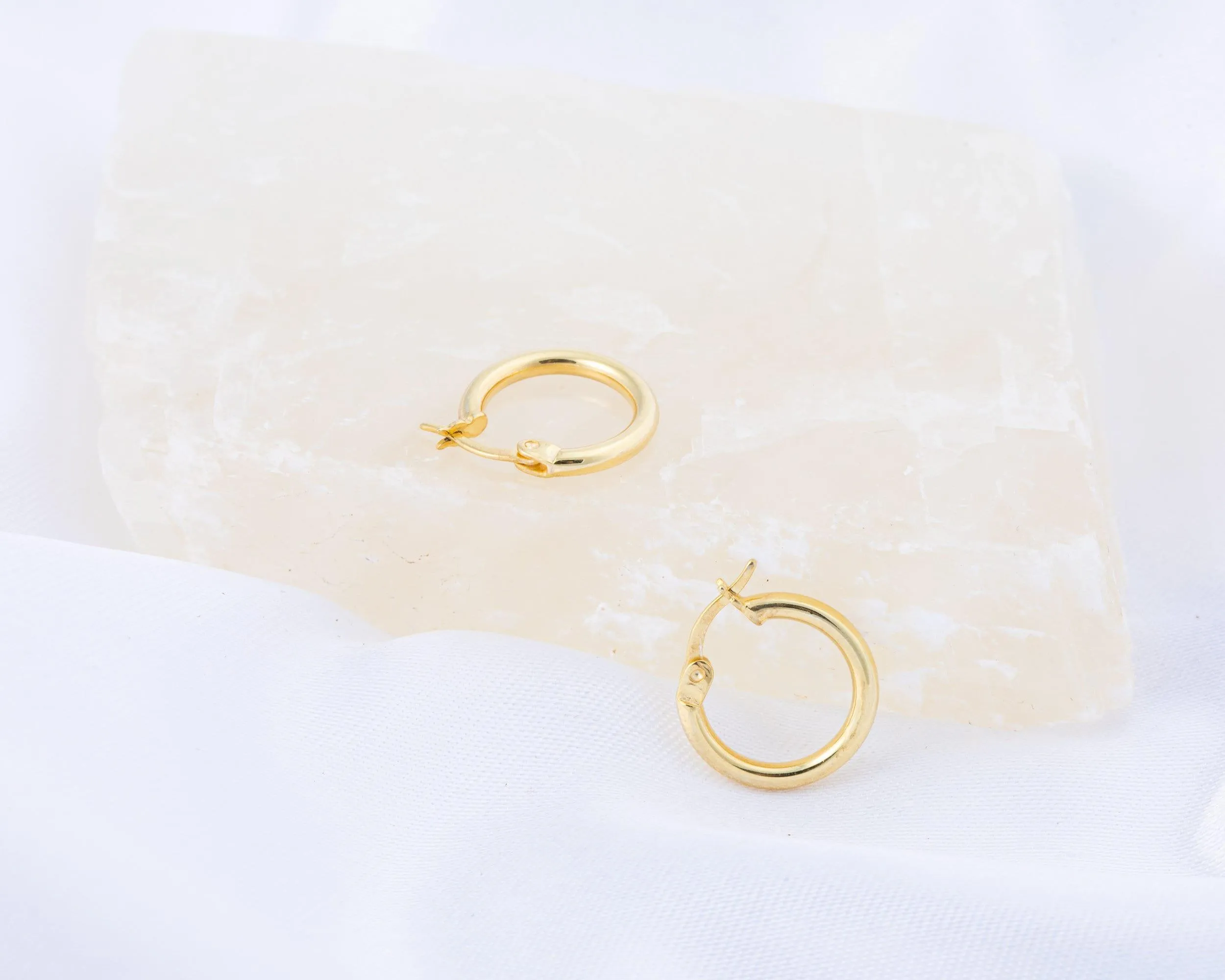 Minimalist Hoops Earrings - 18K Gold Vermeil