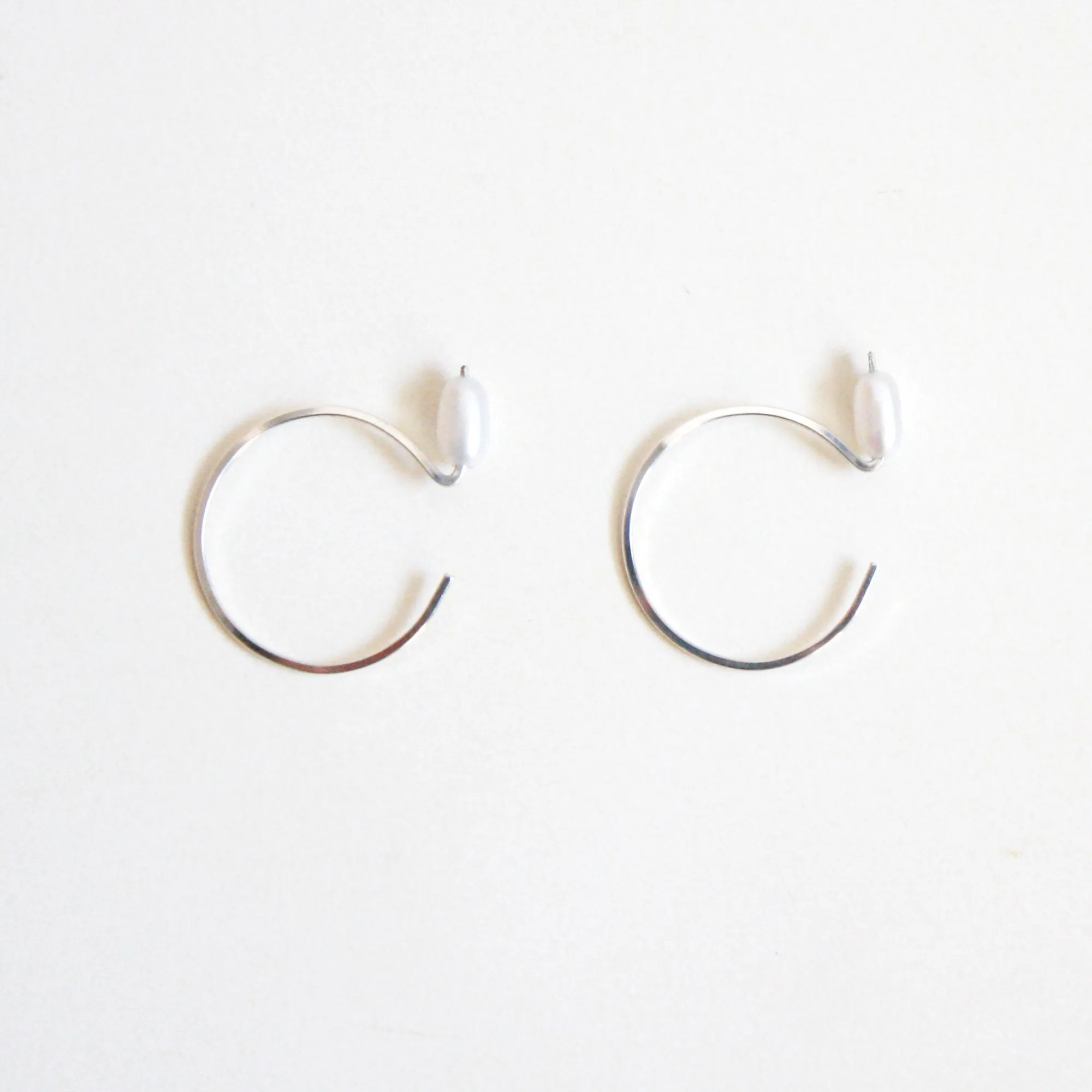 Pearl Threader Earrings - Circle Shape