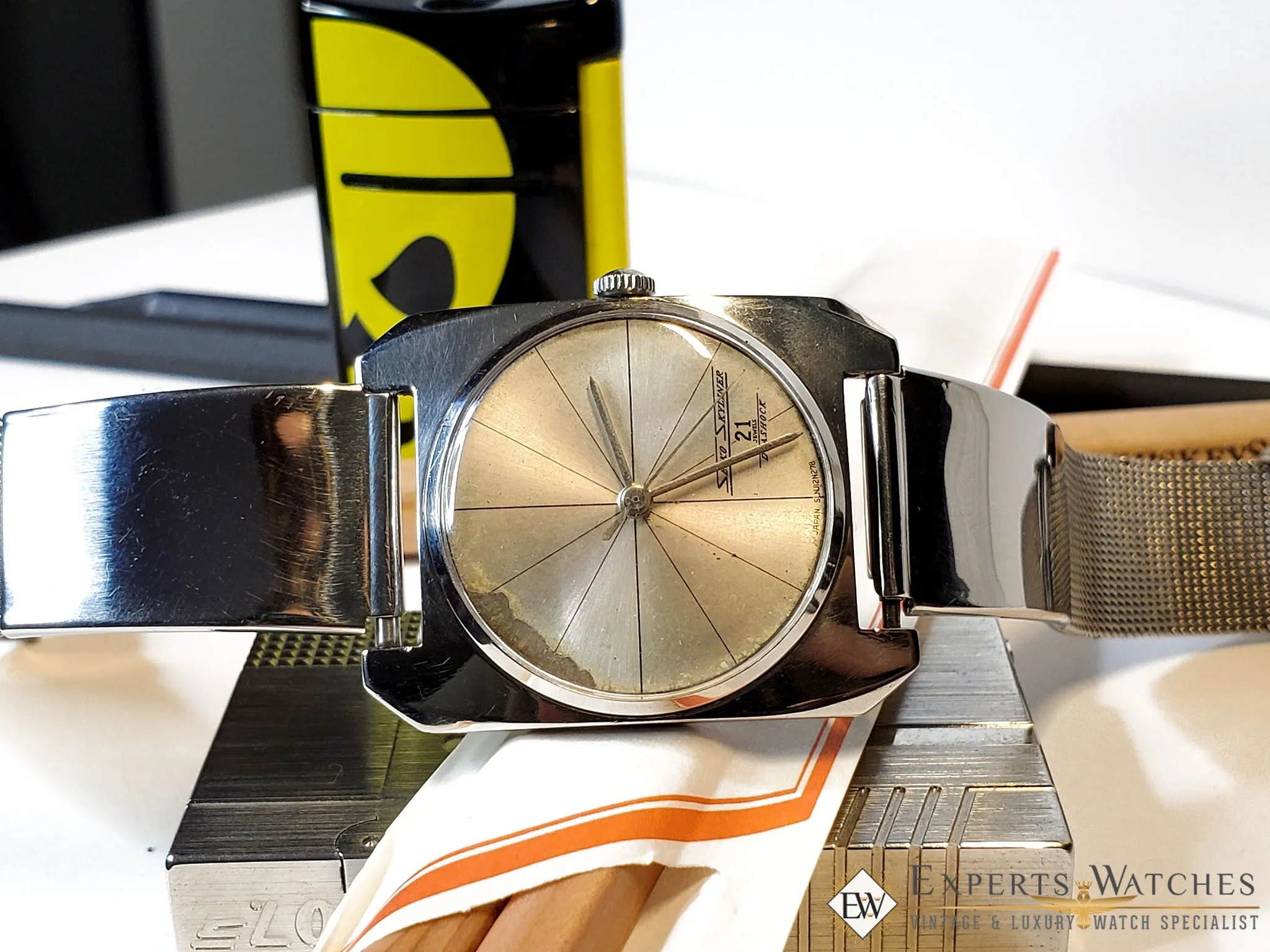 SOLD!!   Vintage 1960's Seiko SkyLiner 6220-7990 21J DiaShock Ultra Thin 6200B Manual Box