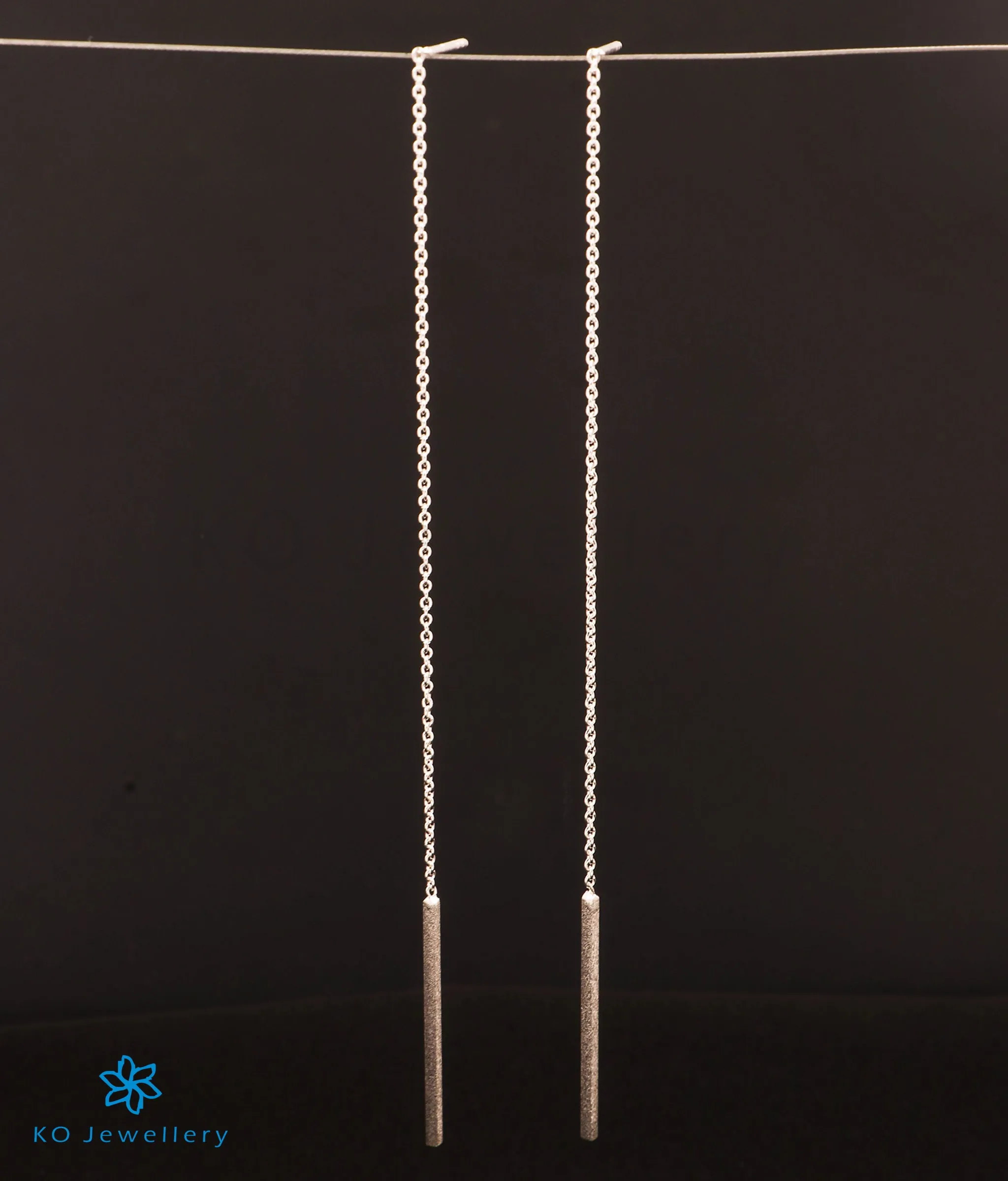 The Chain Silver Suidhaga Earrings (Bright silver)