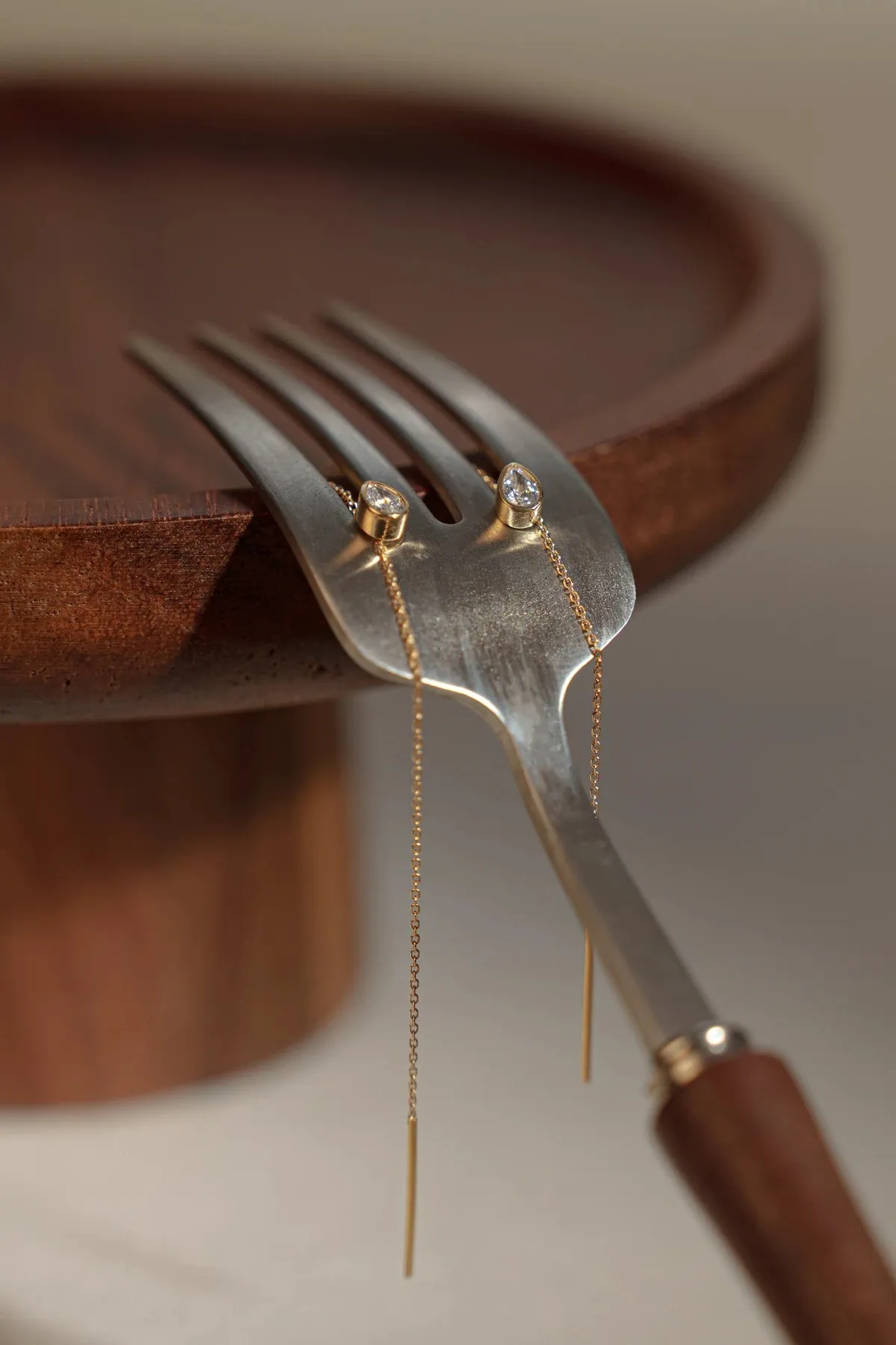 The Classics Shimmering Line Threader Earring