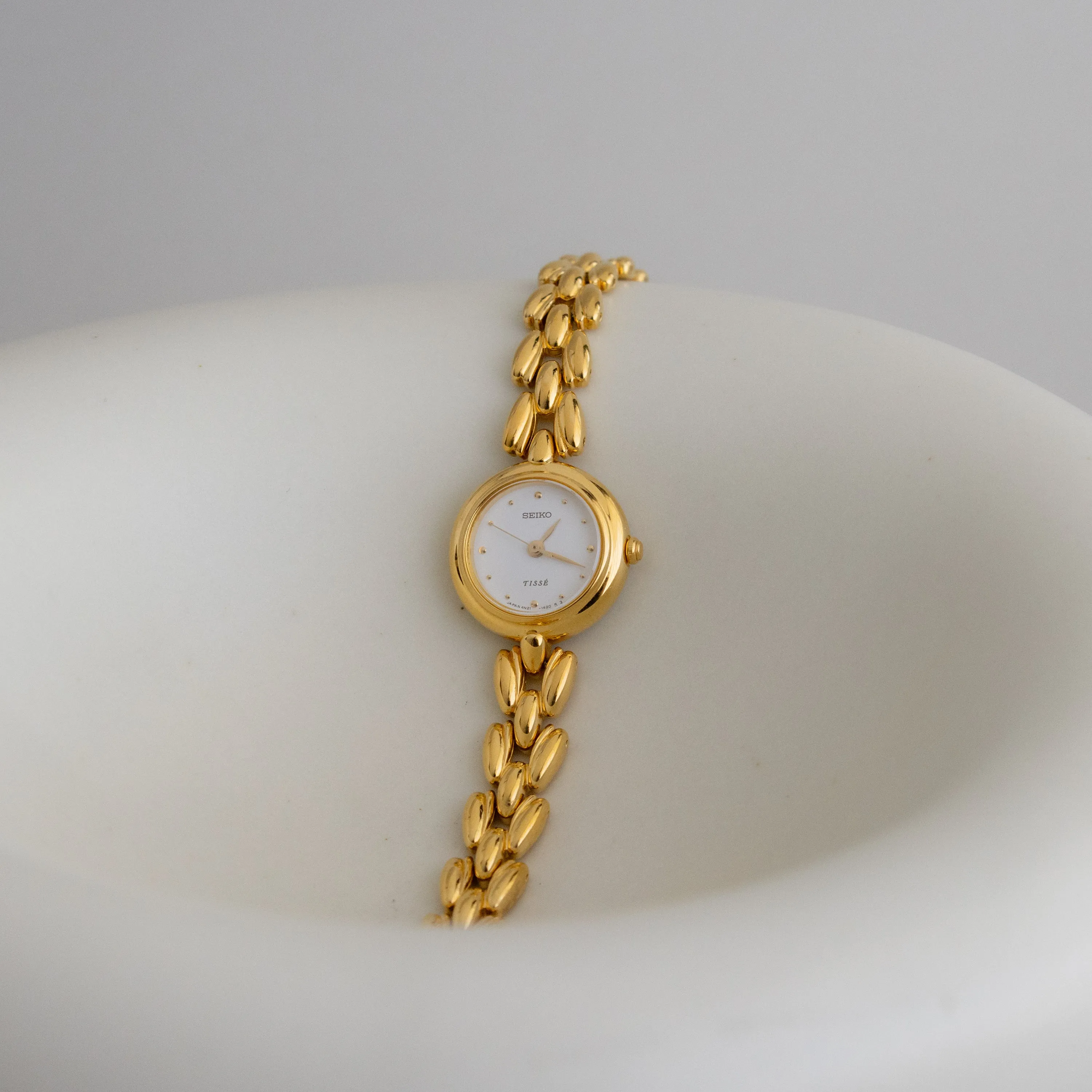 Vintage Seiko Tissé Round Gold Watch